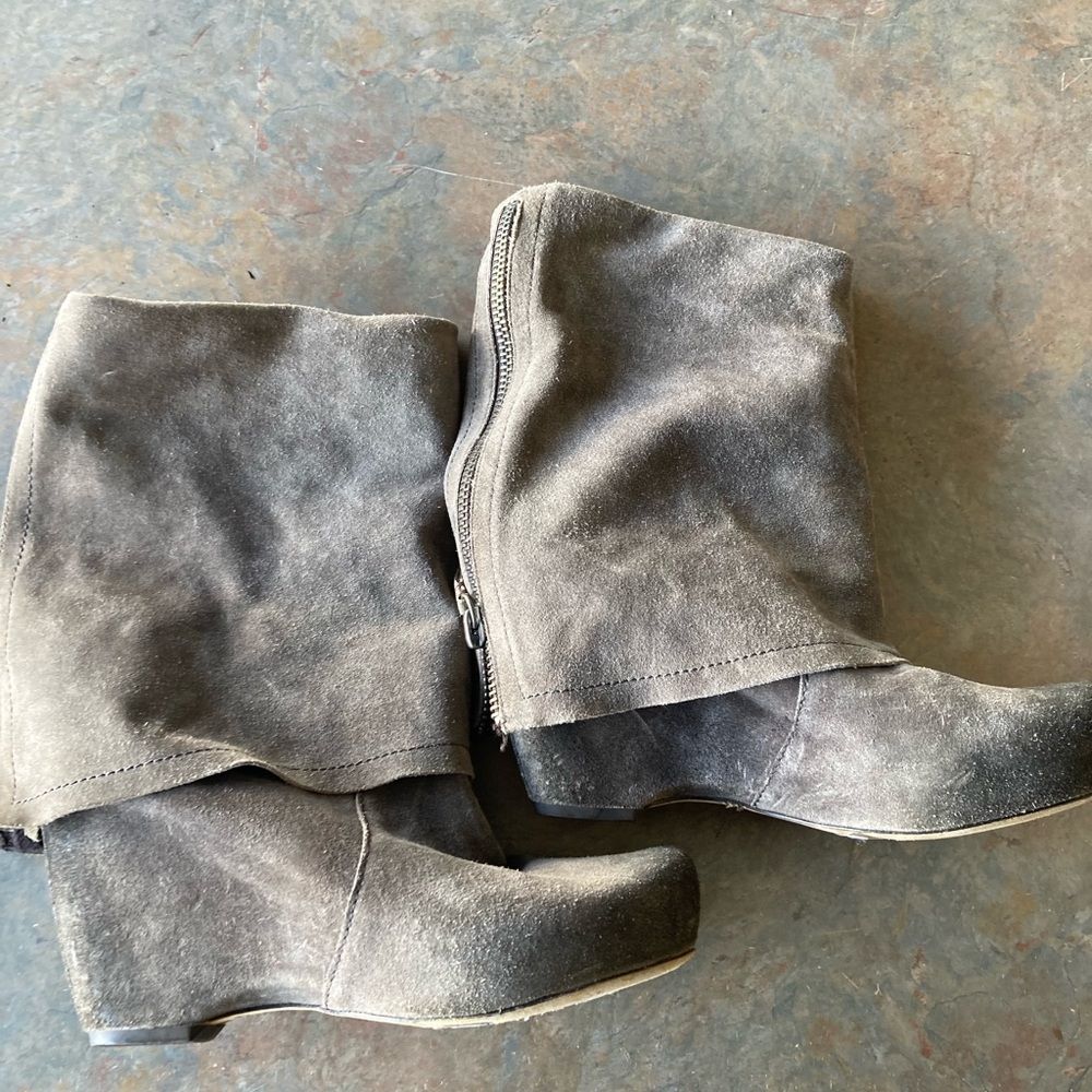 Vera Wang Lavender - Grey Boots